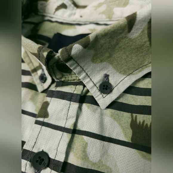 Hurley Argo Camo Palm Casual Short Sleeve Shirt Stripe Green Men's size Medium - Picture 12 of 14